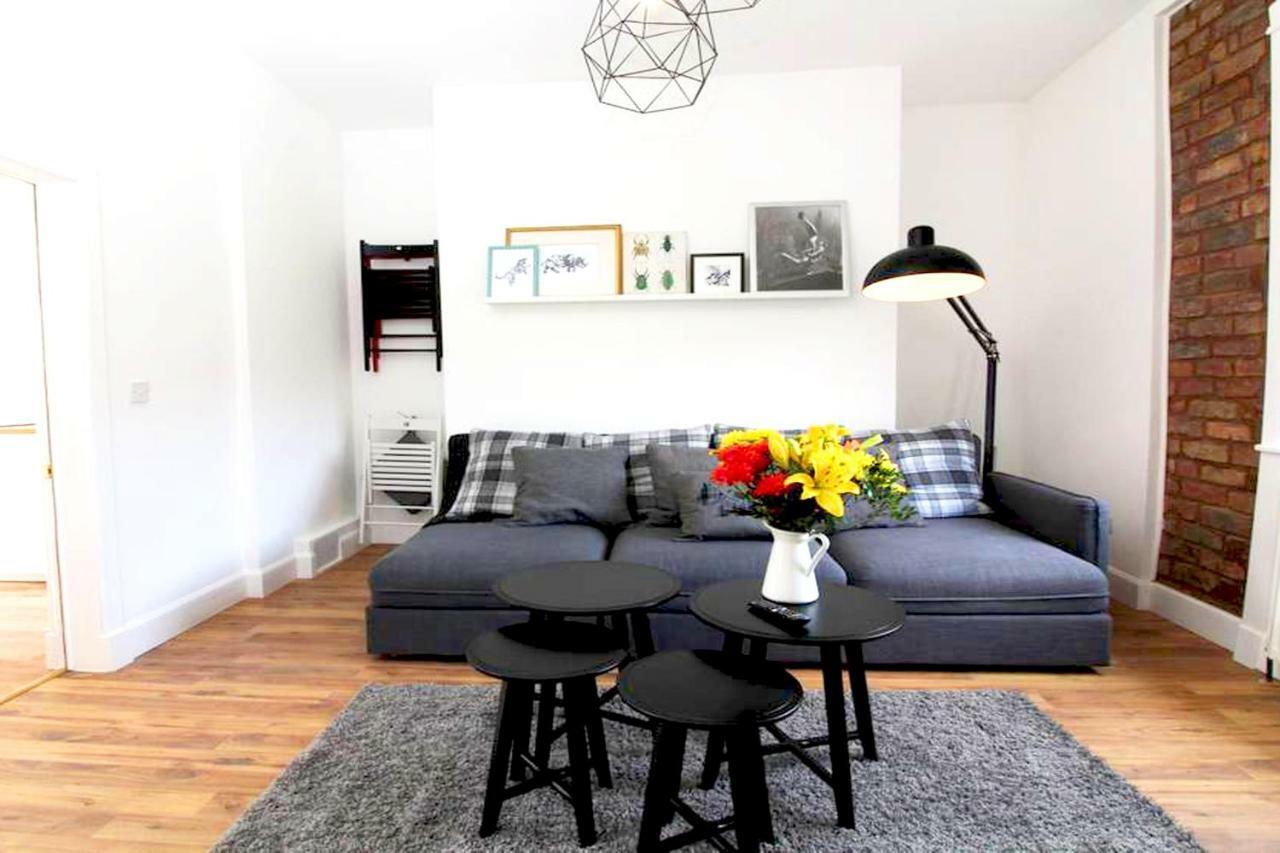 Stylish Flat In 1860's Listed Building EDI