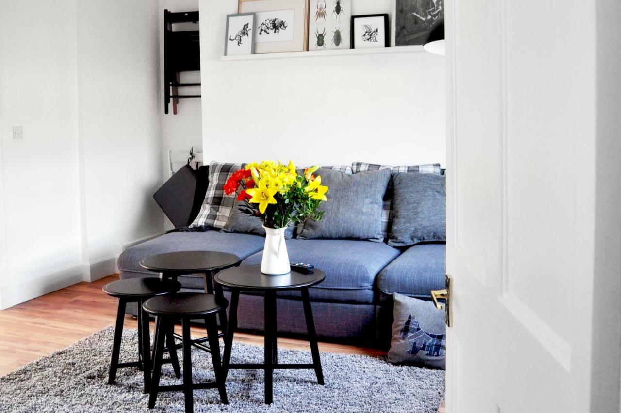 Apartment Stylish Flat In 1860's Listed Building EDI
