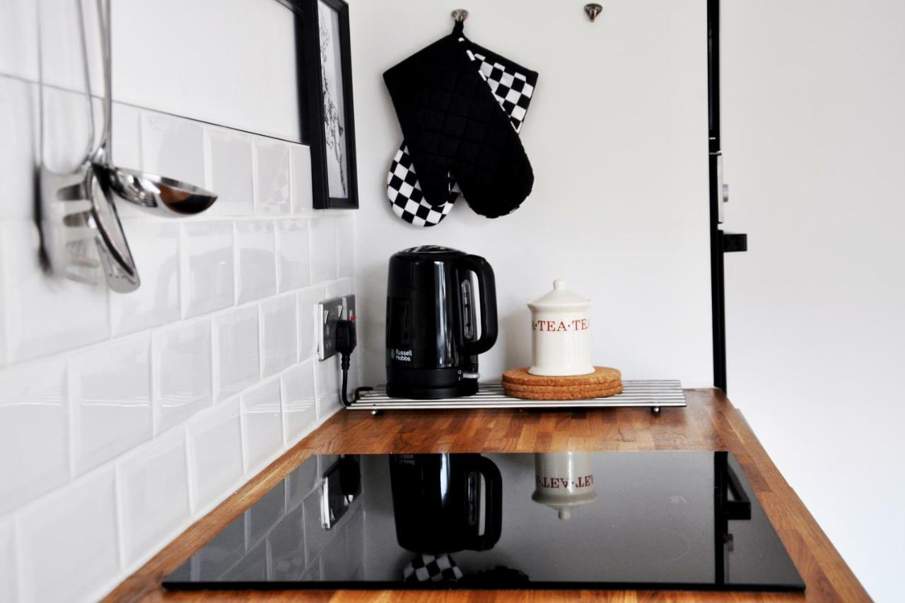 Stylish Flat In 1860's Listed Building Apartment *